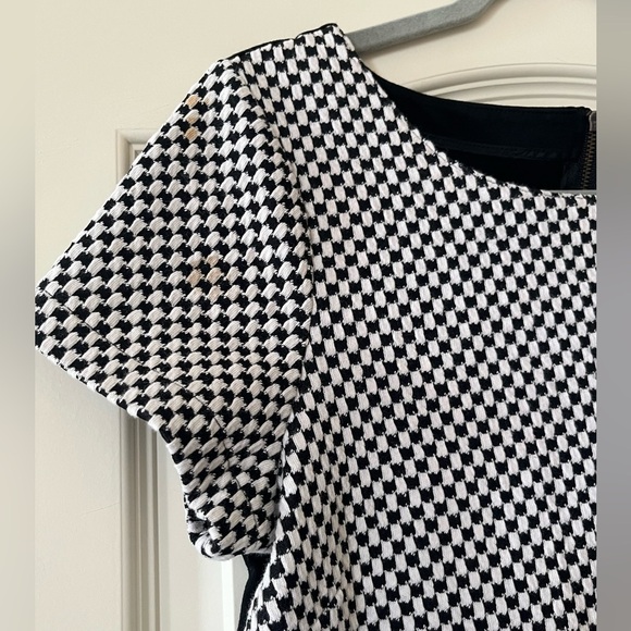Banana Republic Checkered Short Sleeve Blackk & White Blouse Women’s Medium - Picture 2 of 11